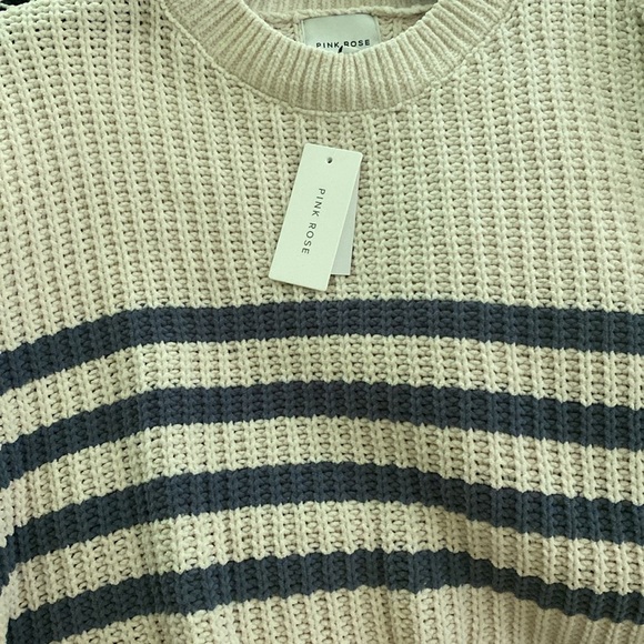 SOLD Pink Rose Women’s Cropped Chenille Sweater size large - Picture 6 of 6